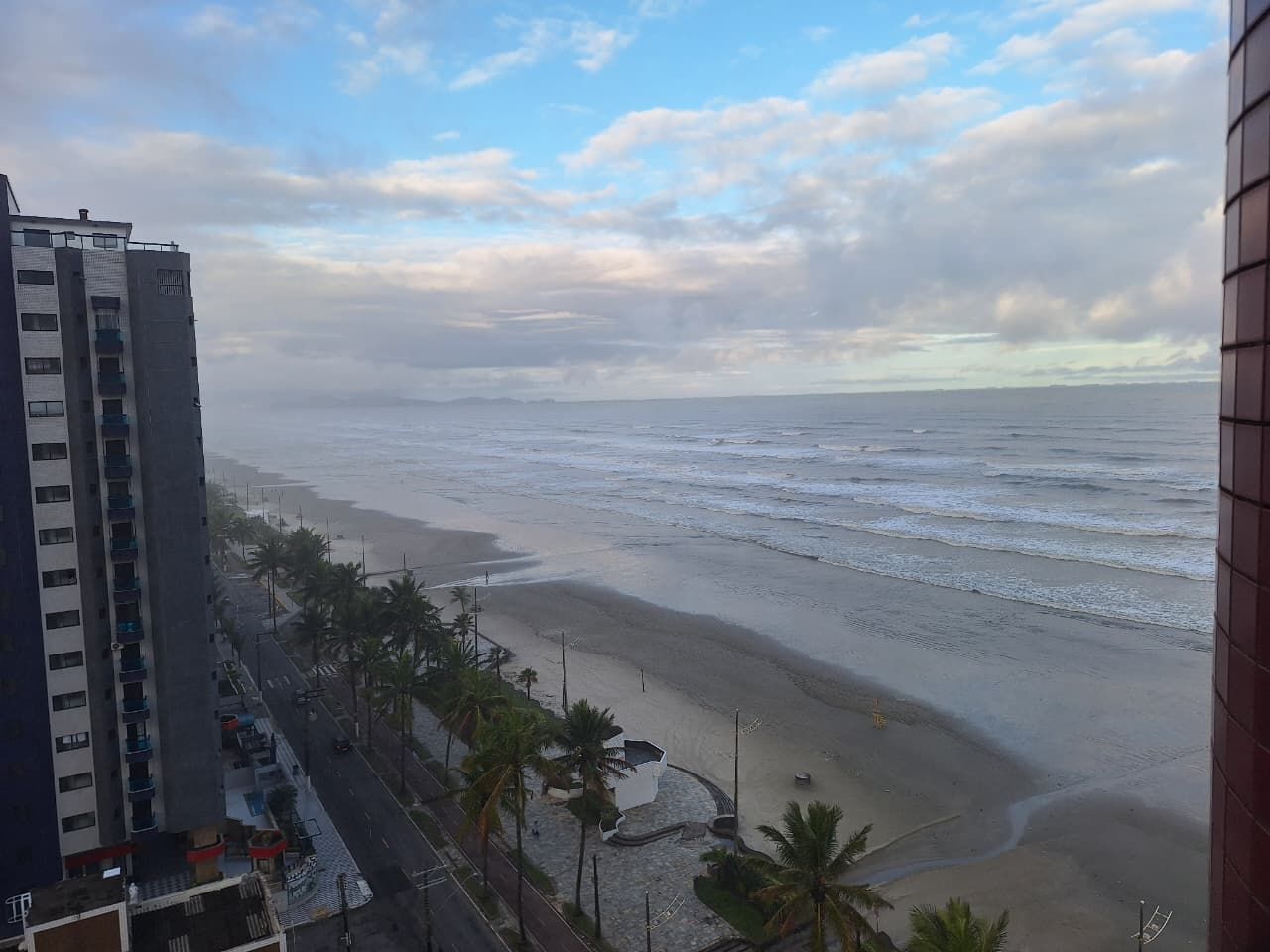 Apartamento Frente Mar 02 Dormitórios 01 Suíte + DEP. Empregada 01 Vaga, 112m2 – Bairro Vila Caiçara