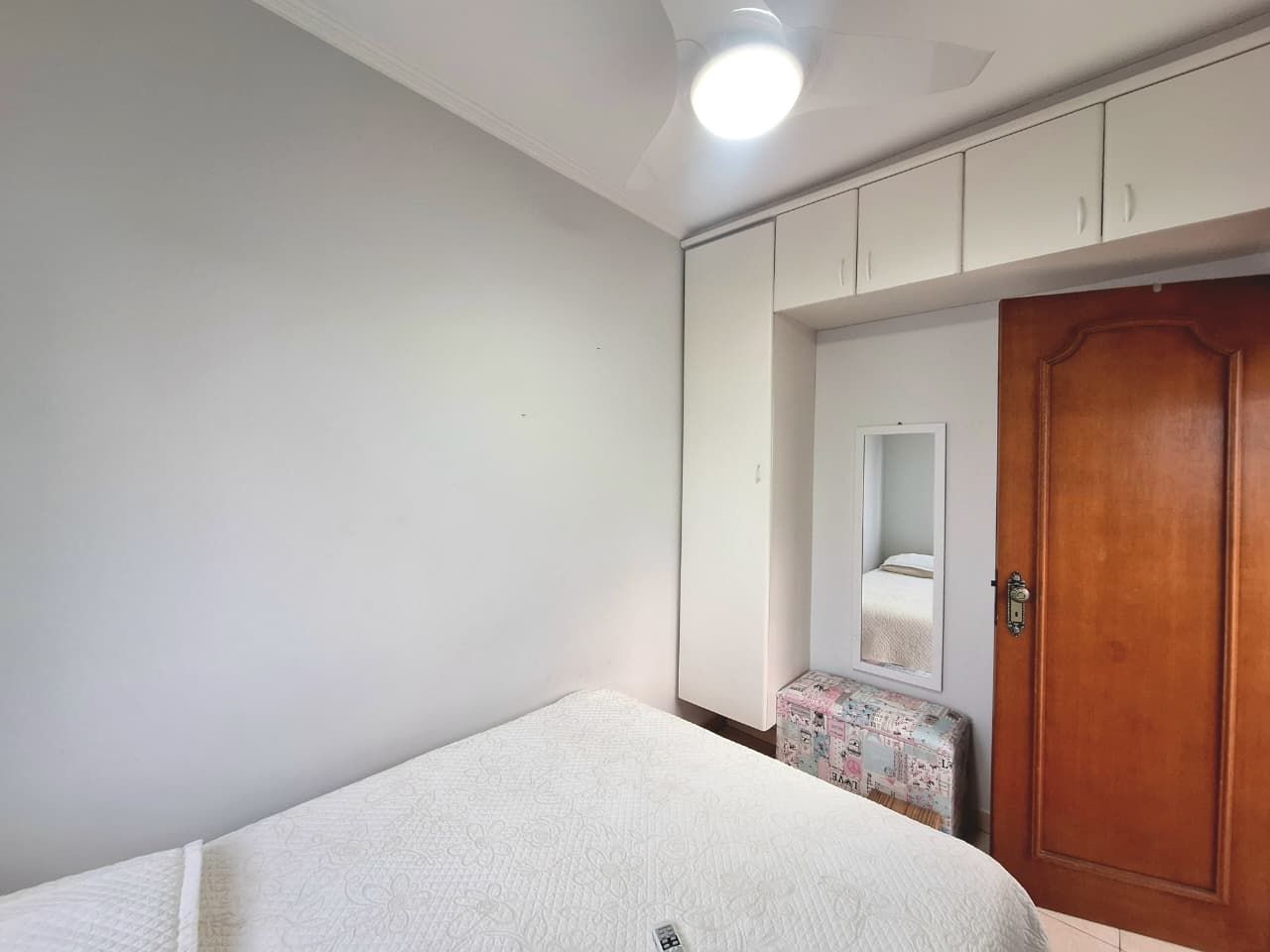 Apartamento Frente Mar 02 Dormitórios 01 Suíte + DEP. Empregada 01 Vaga, 112m2 – Bairro Vila Caiçara