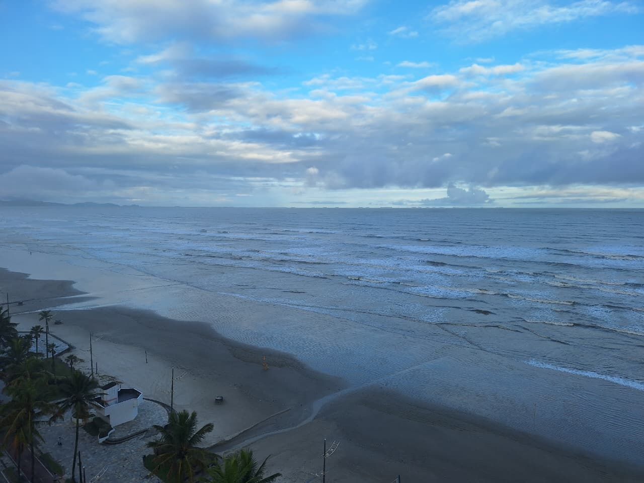 Apartamento Frente Mar 02 Dormitórios 01 Suíte + DEP. Empregada 01 Vaga, 112m2 – Bairro Vila Caiçara