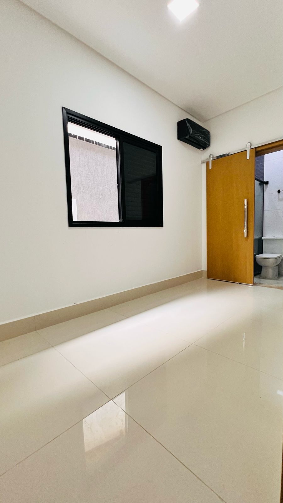 Casa Alto Padrão 03 Dormitórios 02 Suítes 02 Vagas, 115m2 Área Útil – Vila Caiçara