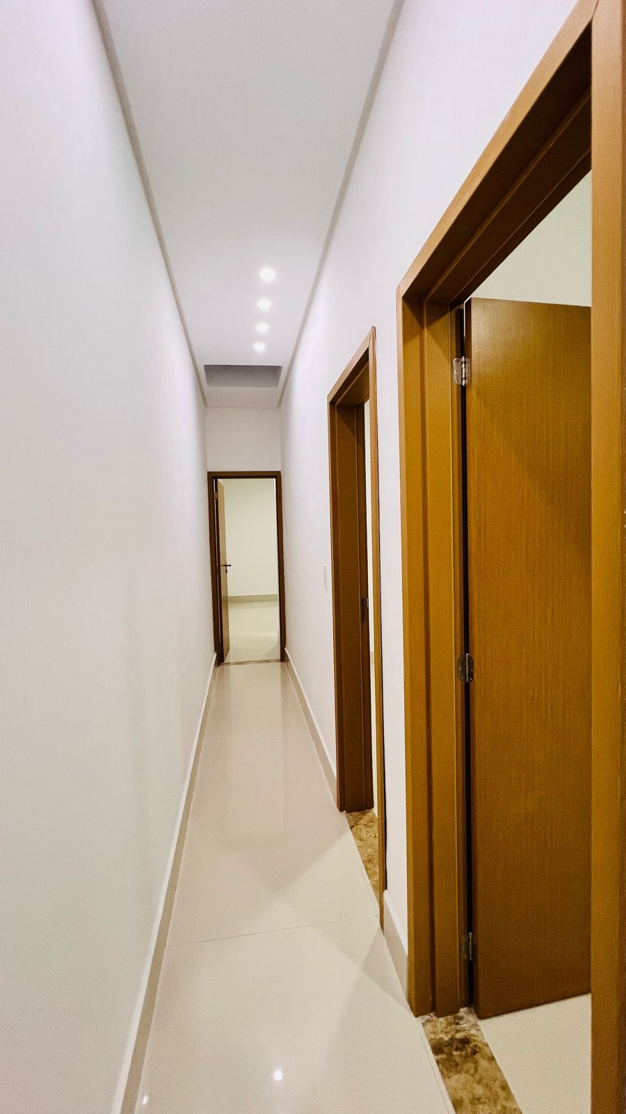 Casa Alto Padrão 03 Dormitórios 02 Suítes 02 Vagas, 115m2 Área Útil – Vila Caiçara