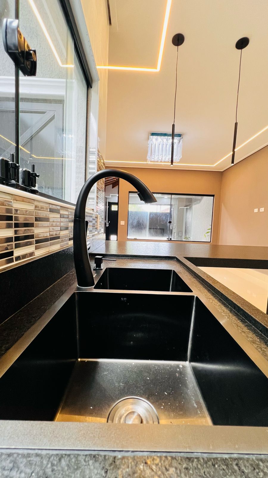 Casa Alto Padrão 03 Dormitórios 02 Suítes 02 Vagas, 115m2 Área Útil – Vila Caiçara