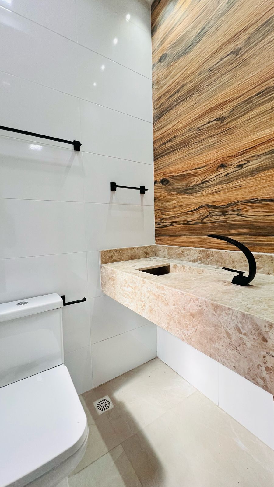 Casa Alto Padrão 03 Dormitórios 02 Suítes 02 Vagas, 115m2 Área Útil – Vila Caiçara