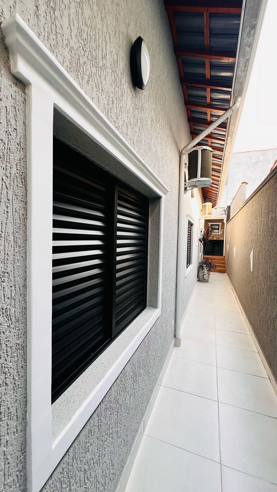 Casa Alto Padrão 03 Dormitórios 02 Suítes 02 Vagas, 115m2 Área Útil – Vila Caiçara