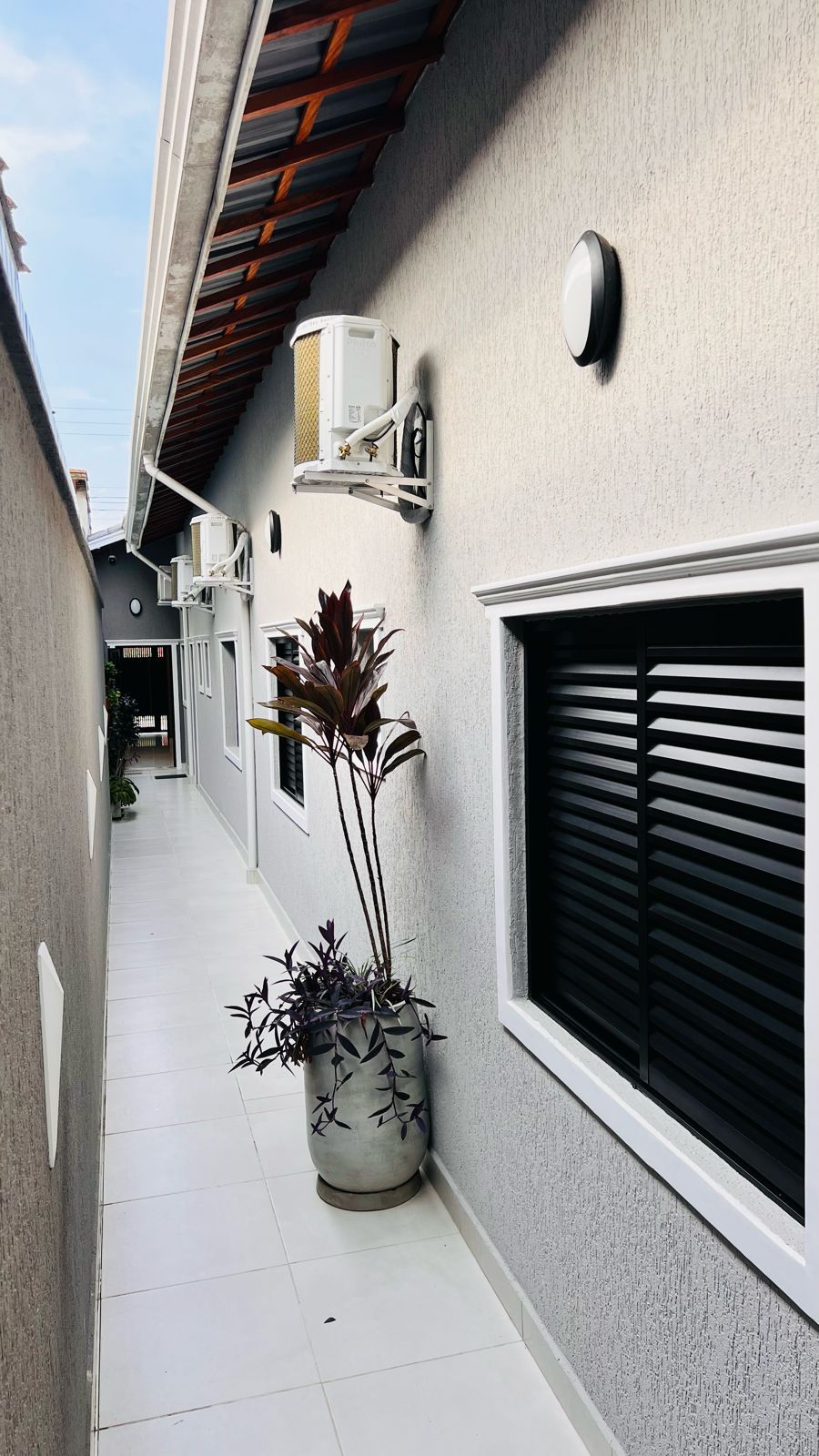 Casa Alto Padrão 03 Dormitórios 02 Suítes 02 Vagas, 115m2 Área Útil – Vila Caiçara