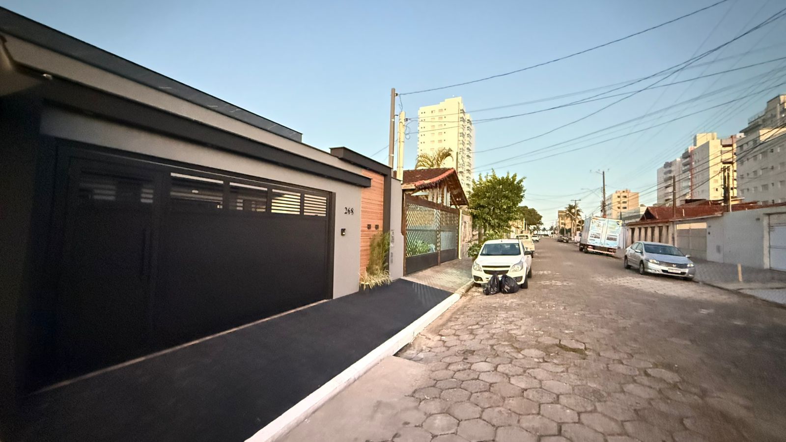 Casa Alto Padrão 03 Dormitórios 02 Suítes 02 Vagas de Garagem, 80m2 – Vila Caiçara