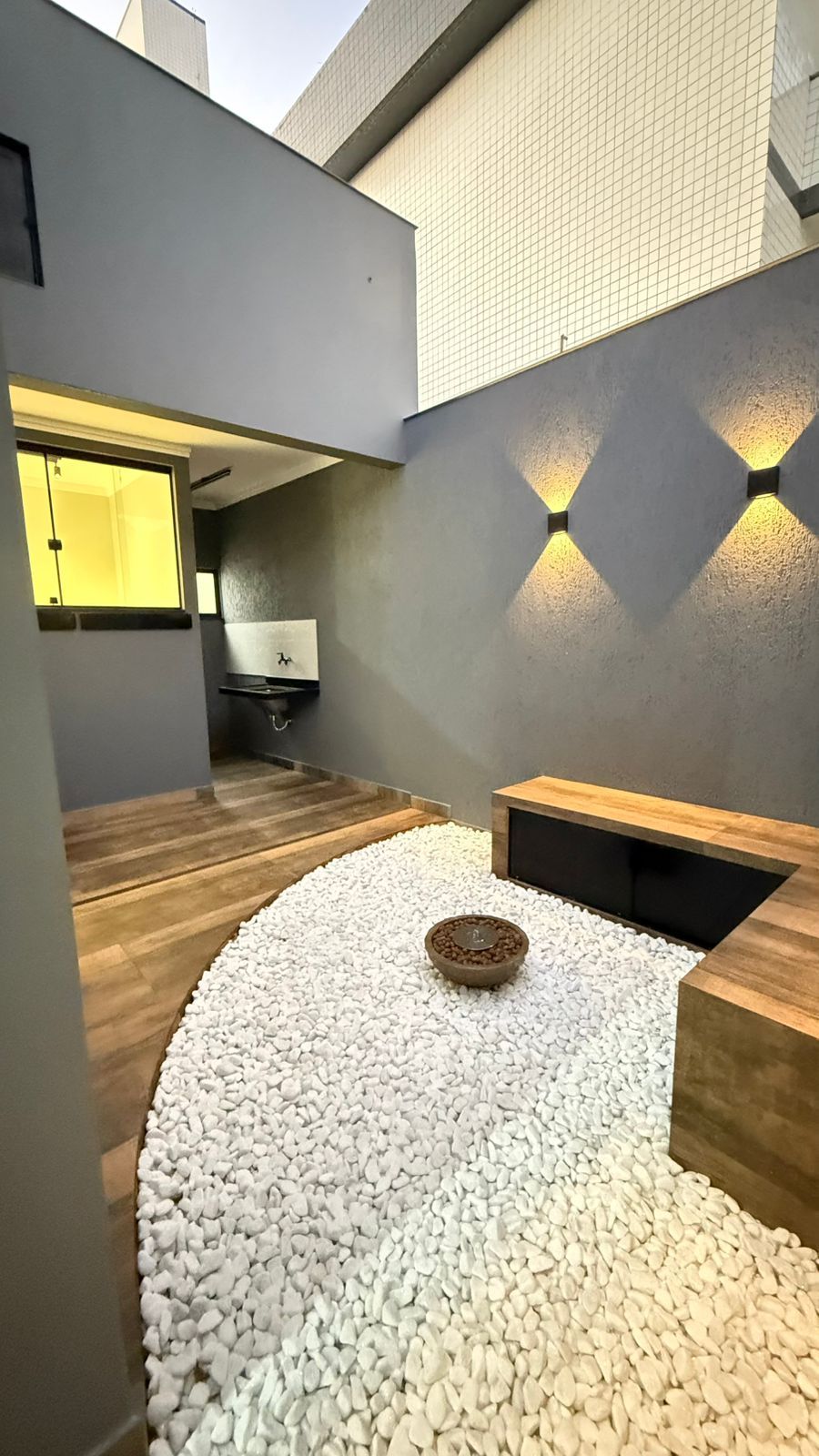 Casa Alto Padrão 03 Dormitórios 02 Suítes 02 Vagas de Garagem, 80m2 – Vila Caiçara