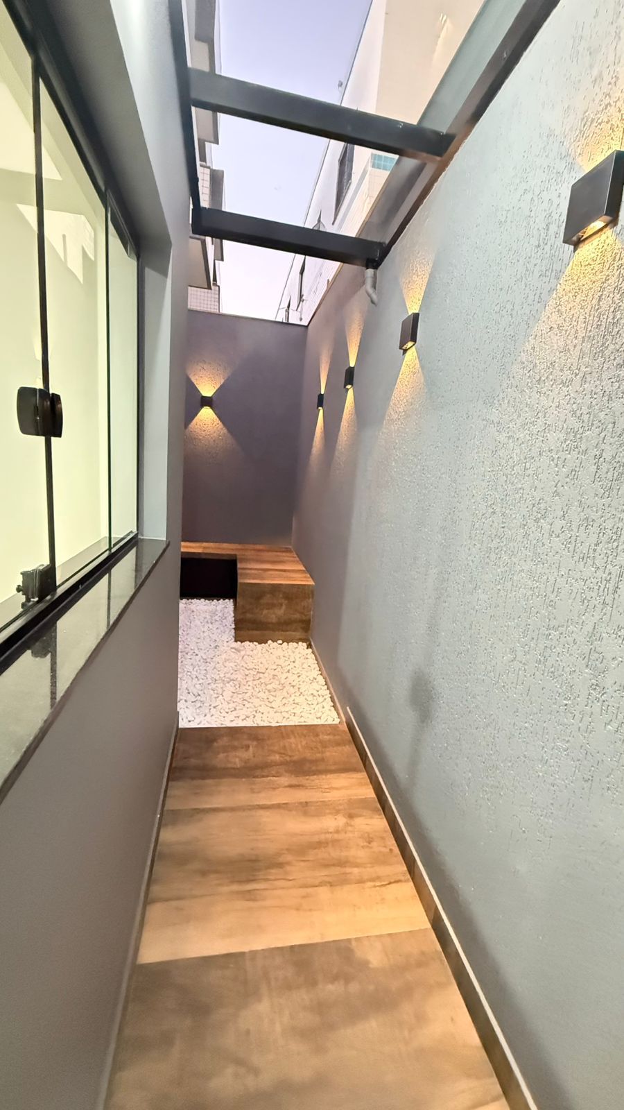 Casa Alto Padrão 03 Dormitórios 02 Suítes 02 Vagas de Garagem, 80m2 – Vila Caiçara