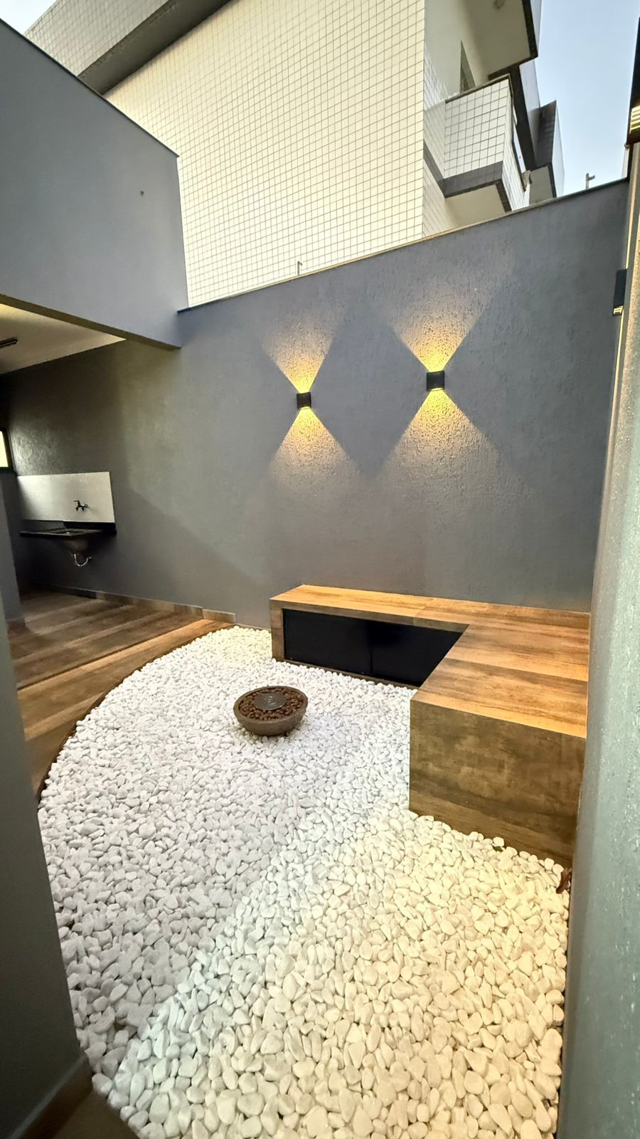 Casa Alto Padrão 03 Dormitórios 02 Suítes 02 Vagas de Garagem, 80m2 – Vila Caiçara