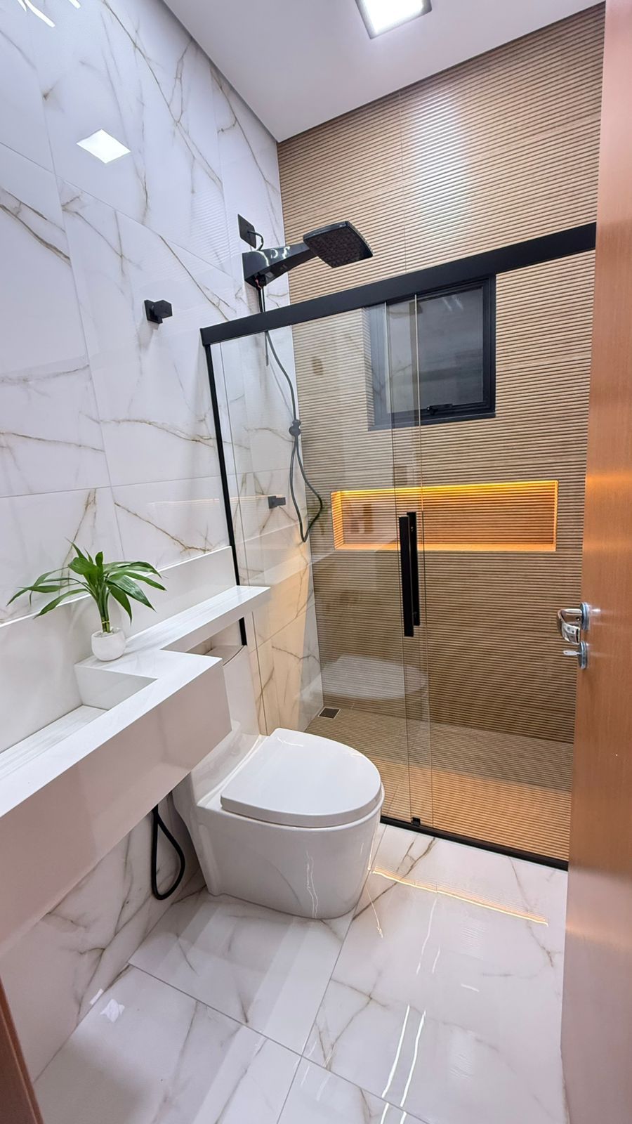 Casa Alto Padrão 03 Dormitórios 02 Suítes 02 Vagas de Garagem, 80m2 – Vila Caiçara