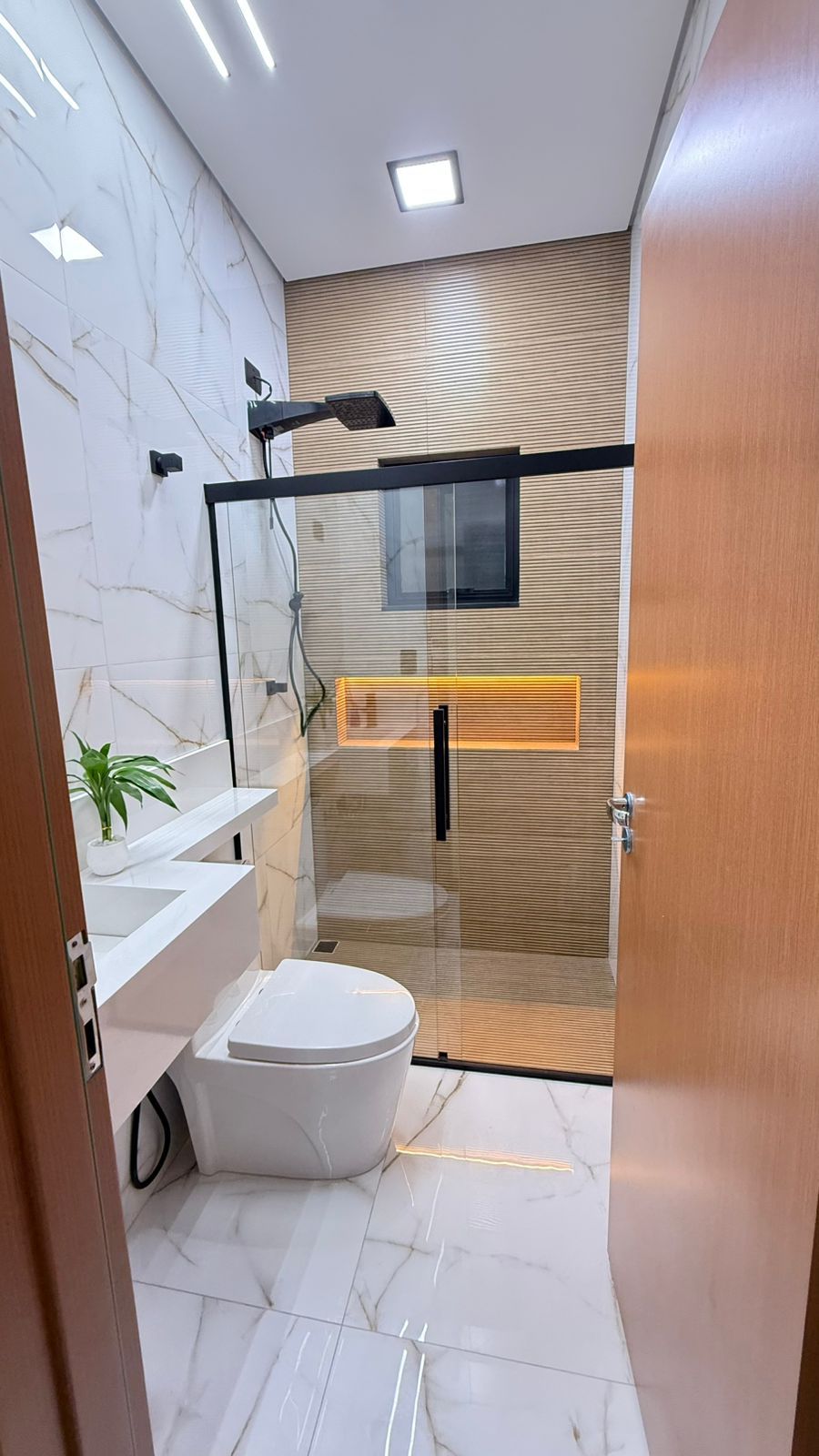 Casa Alto Padrão 03 Dormitórios 02 Suítes 02 Vagas de Garagem, 80m2 – Vila Caiçara