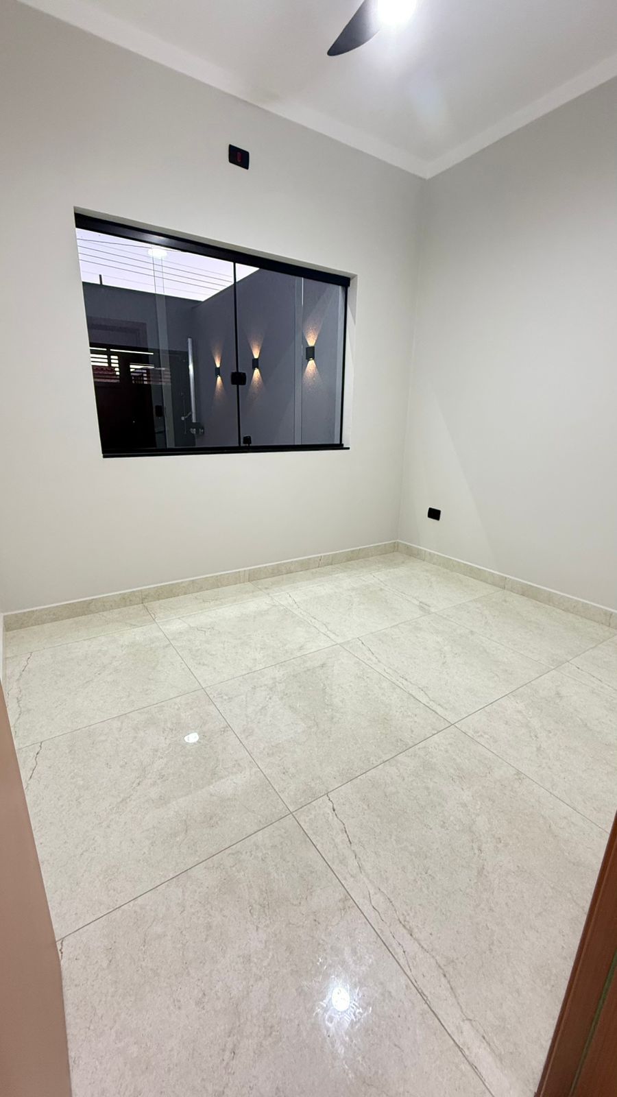 Casa Alto Padrão 03 Dormitórios 02 Suítes 02 Vagas de Garagem, 80m2 – Vila Caiçara