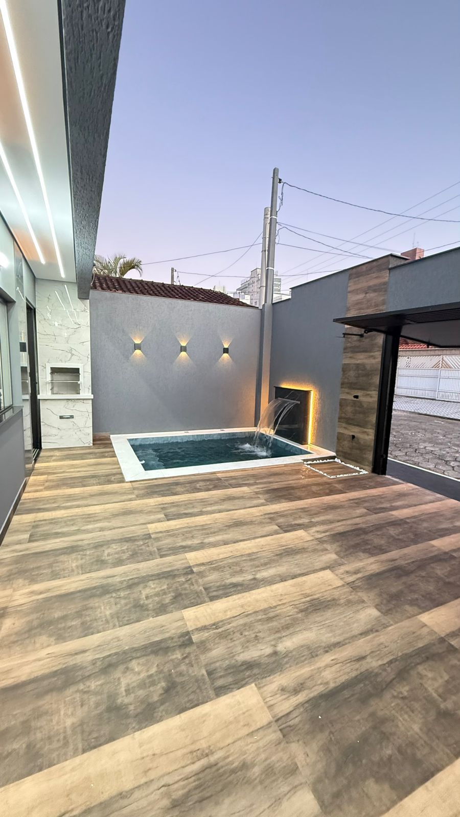 Casa Alto Padrão 03 Dormitórios 02 Suítes 02 Vagas de Garagem, 80m2 – Vila Caiçara