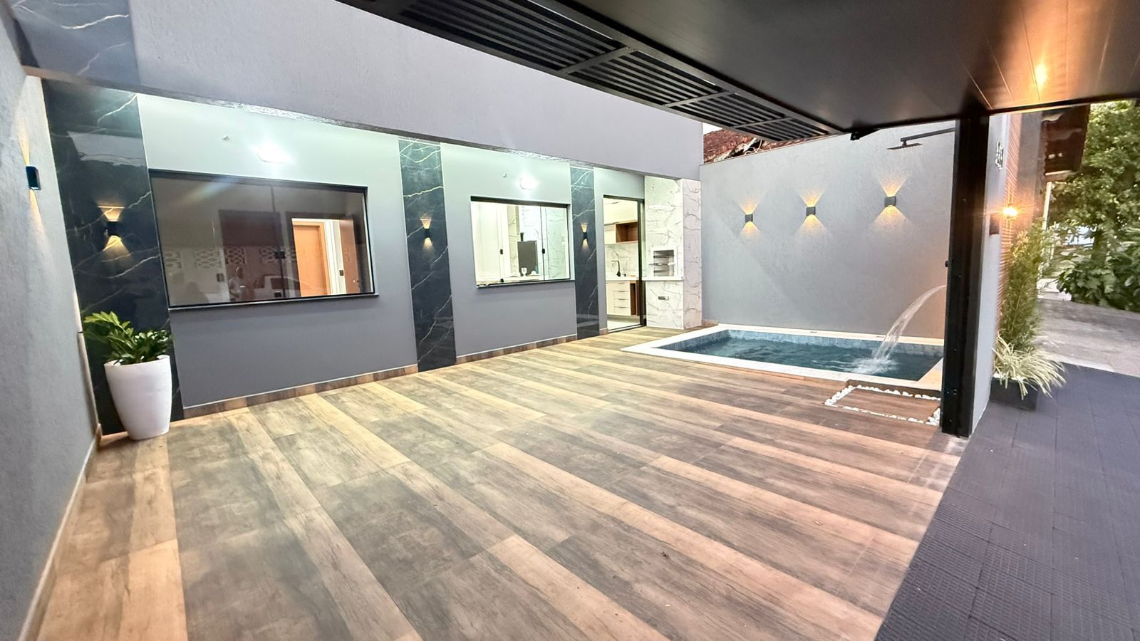 Casa Alto Padrão 03 Dormitórios 02 Suítes 02 Vagas de Garagem, 80m2 – Vila Caiçara