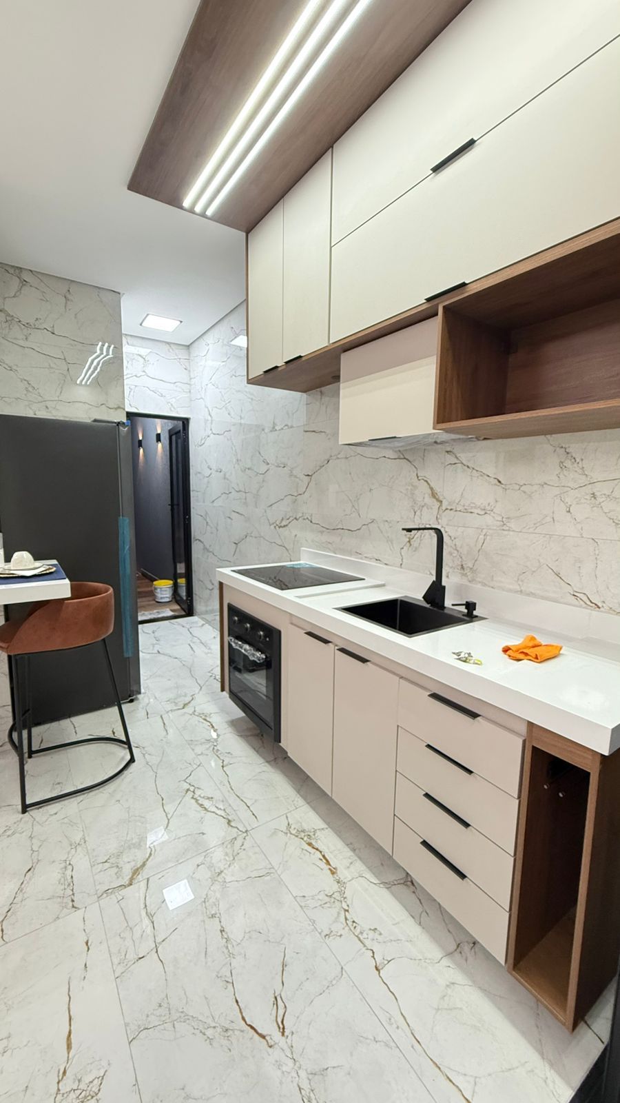 Casa Alto Padrão 03 Dormitórios 02 Suítes 02 Vagas de Garagem, 80m2 – Vila Caiçara