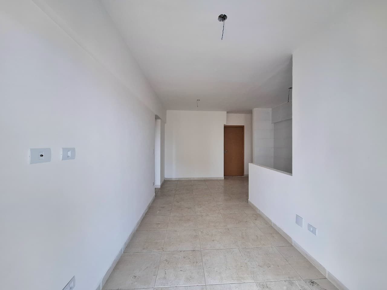 Apartamento Amplo 01 Dormitório, 50m2 Área Útil, 01 Vaga de Garagem – Bairro Aviação