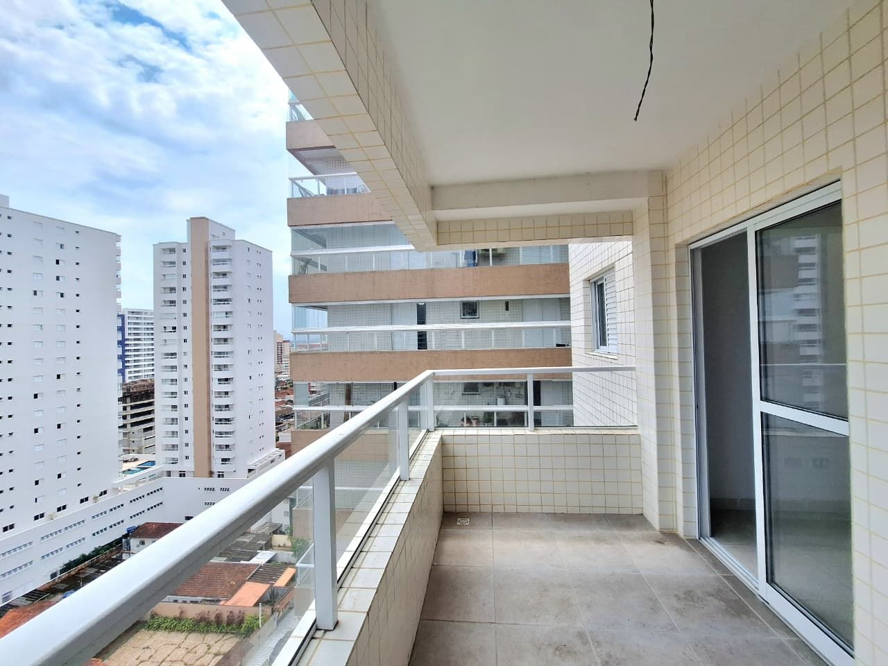 Apartamento Amplo 01 Dormitório, 50m2 Área Útil, 01 Vaga de Garagem – Bairro Aviação