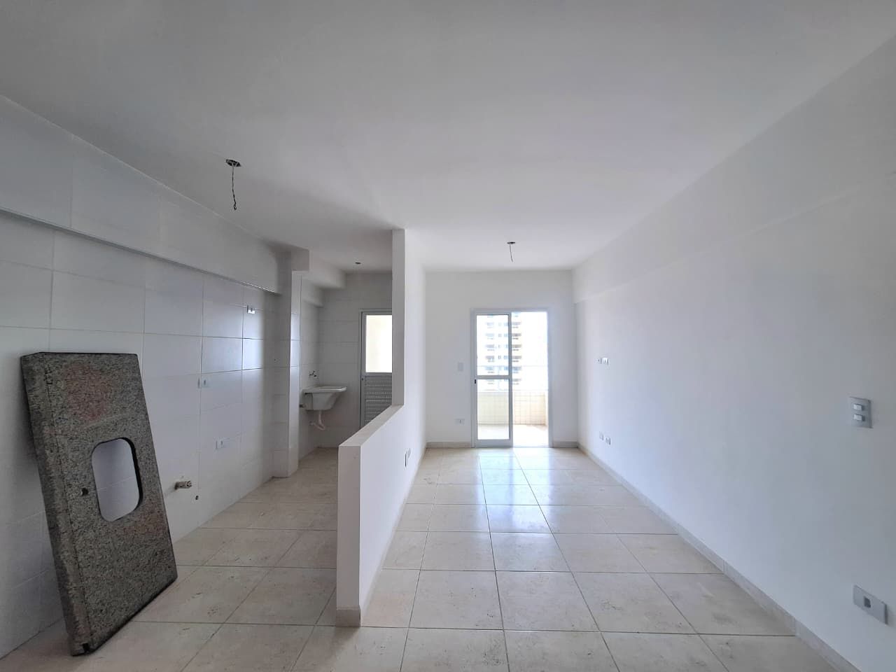 Apartamento Amplo 01 Dormitório, 50m2 Área Útil, 01 Vaga de Garagem – Bairro Aviação