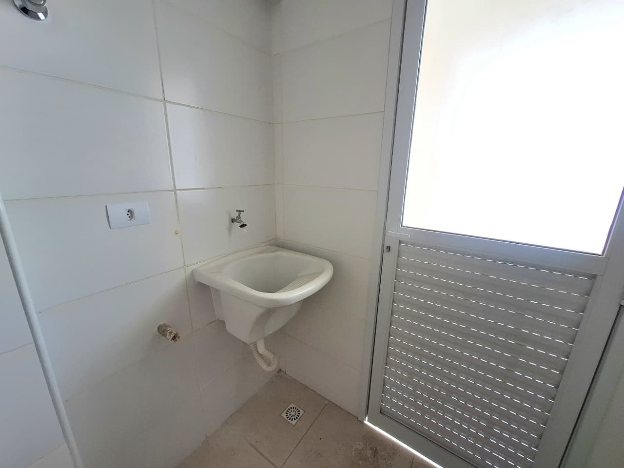 Apartamento Amplo 01 Dormitório, 50m2 Área Útil, 01 Vaga de Garagem – Bairro Aviação