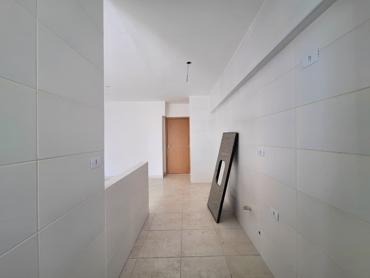 Apartamento Amplo 01 Dormitório, 50m2 Área Útil, 01 Vaga de Garagem – Bairro Aviação