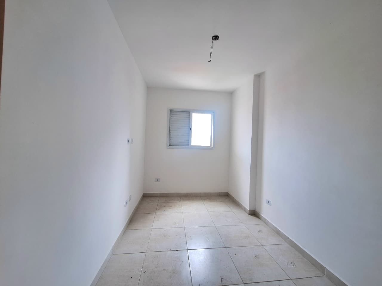 Apartamento Amplo 01 Dormitório, 50m2 Área Útil, 01 Vaga de Garagem – Bairro Aviação