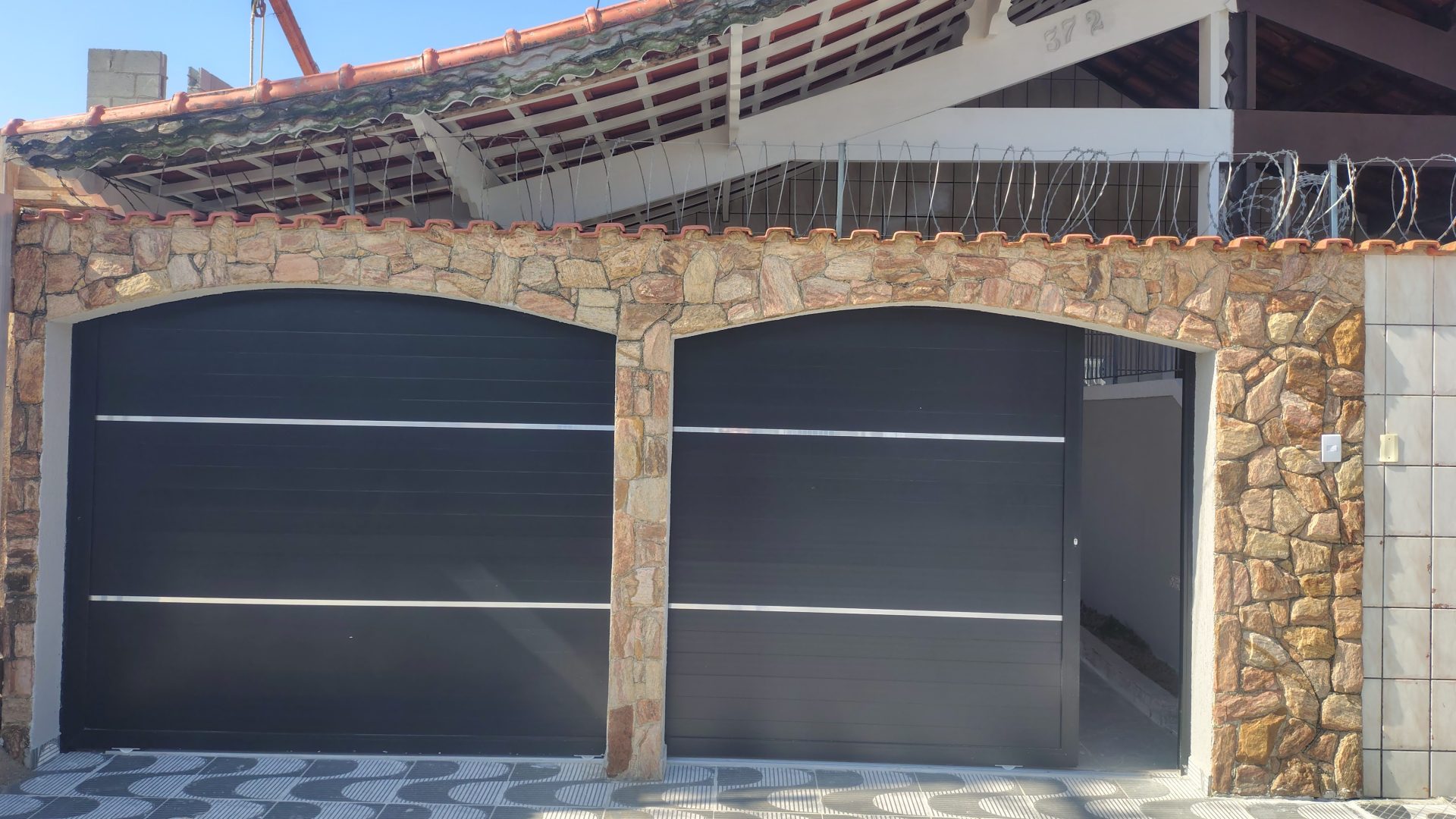 Casa com Piscina 02 Dormitorios 01 Suite, 02 Vagas de garagem, 107m2 – Vila Caiçara