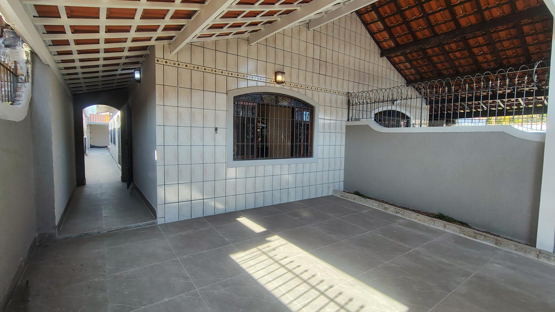 Casa com Piscina 02 Dormitorios 01 Suite, 02 Vagas de garagem, 107m2 – Vila Caiçara