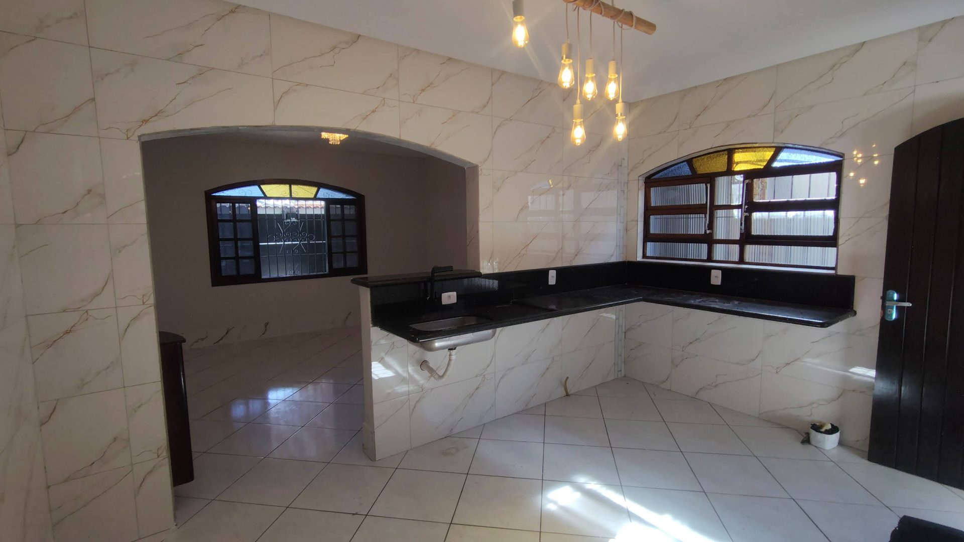 Casa com Piscina 02 Dormitorios 01 Suite, 02 Vagas de garagem, 107m2 – Vila Caiçara