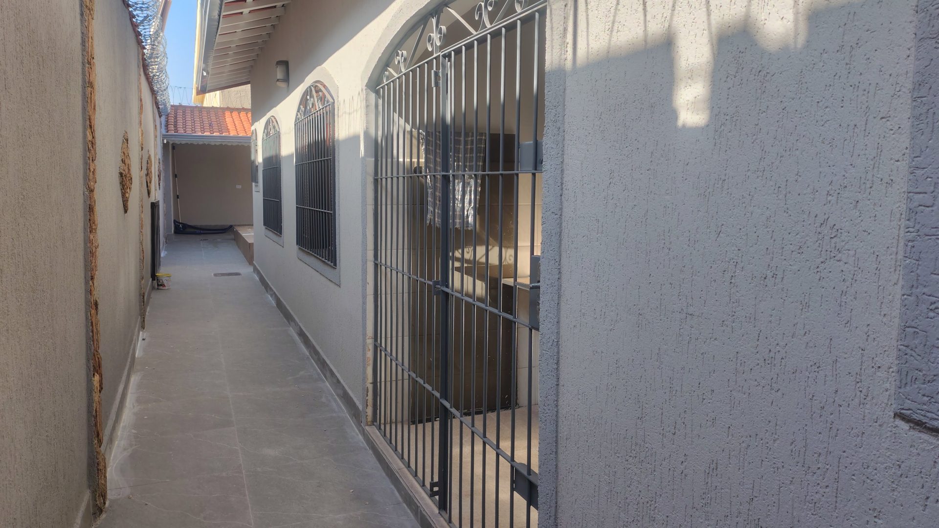 Casa com Piscina 02 Dormitorios 01 Suite, 02 Vagas de garagem, 107m2 – Vila Caiçara