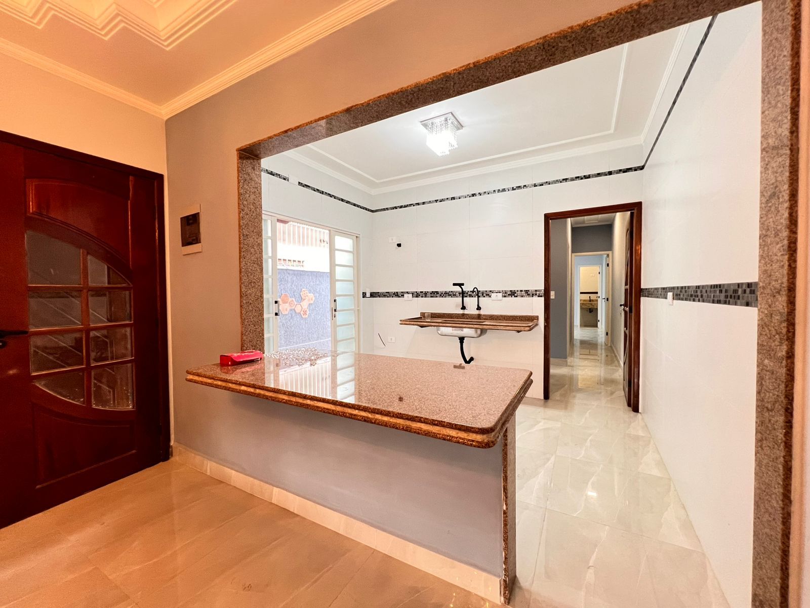 Casa 02 Dormitórios 01 Suíte 02 Vagas de Garagem, 103m2 Área Útil – Jardim Real