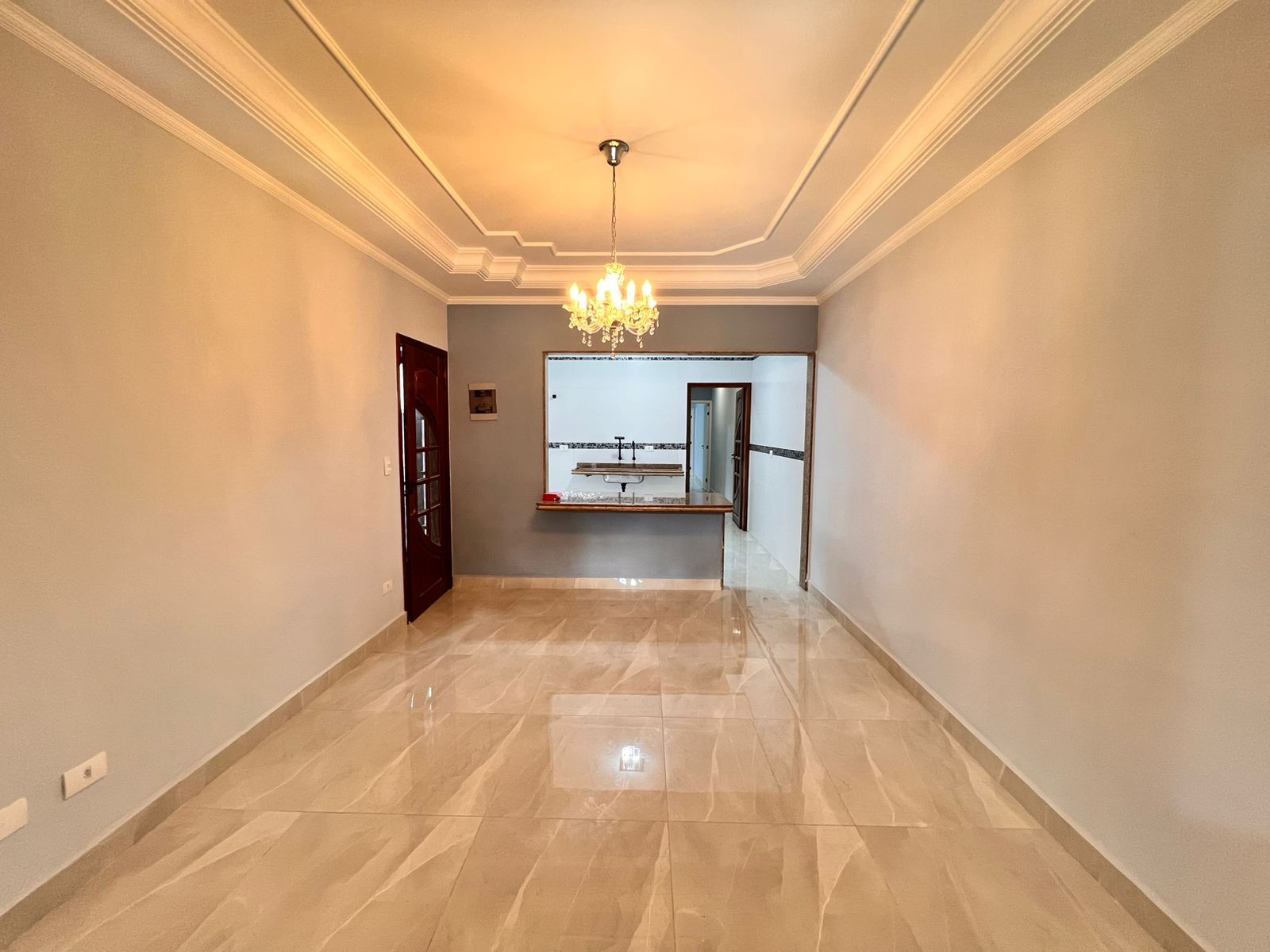 Casa 02 Dormitórios 01 Suíte 02 Vagas de Garagem, 103m2 Área Útil – Jardim Real