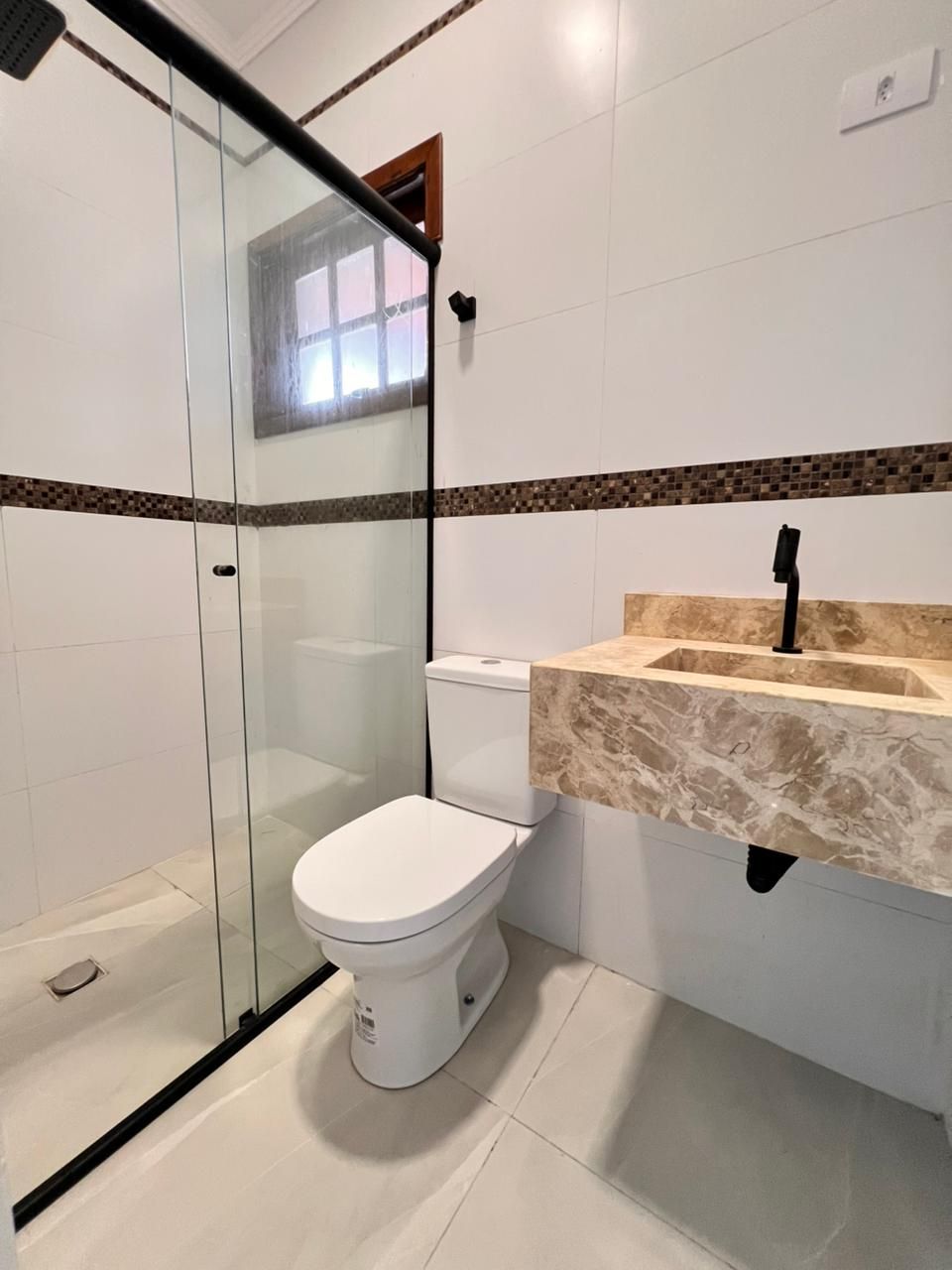 Casa 02 Dormitórios 01 Suíte 02 Vagas de Garagem, 103m2 Área Útil – Jardim Real