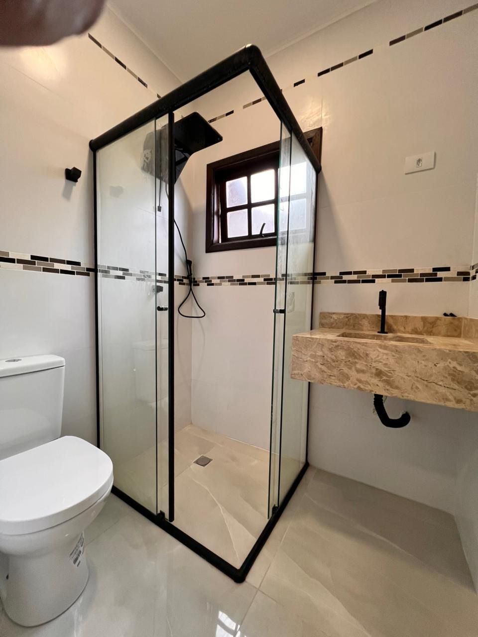 Casa 02 Dormitórios 01 Suíte 02 Vagas de Garagem, 103m2 Área Útil – Jardim Real