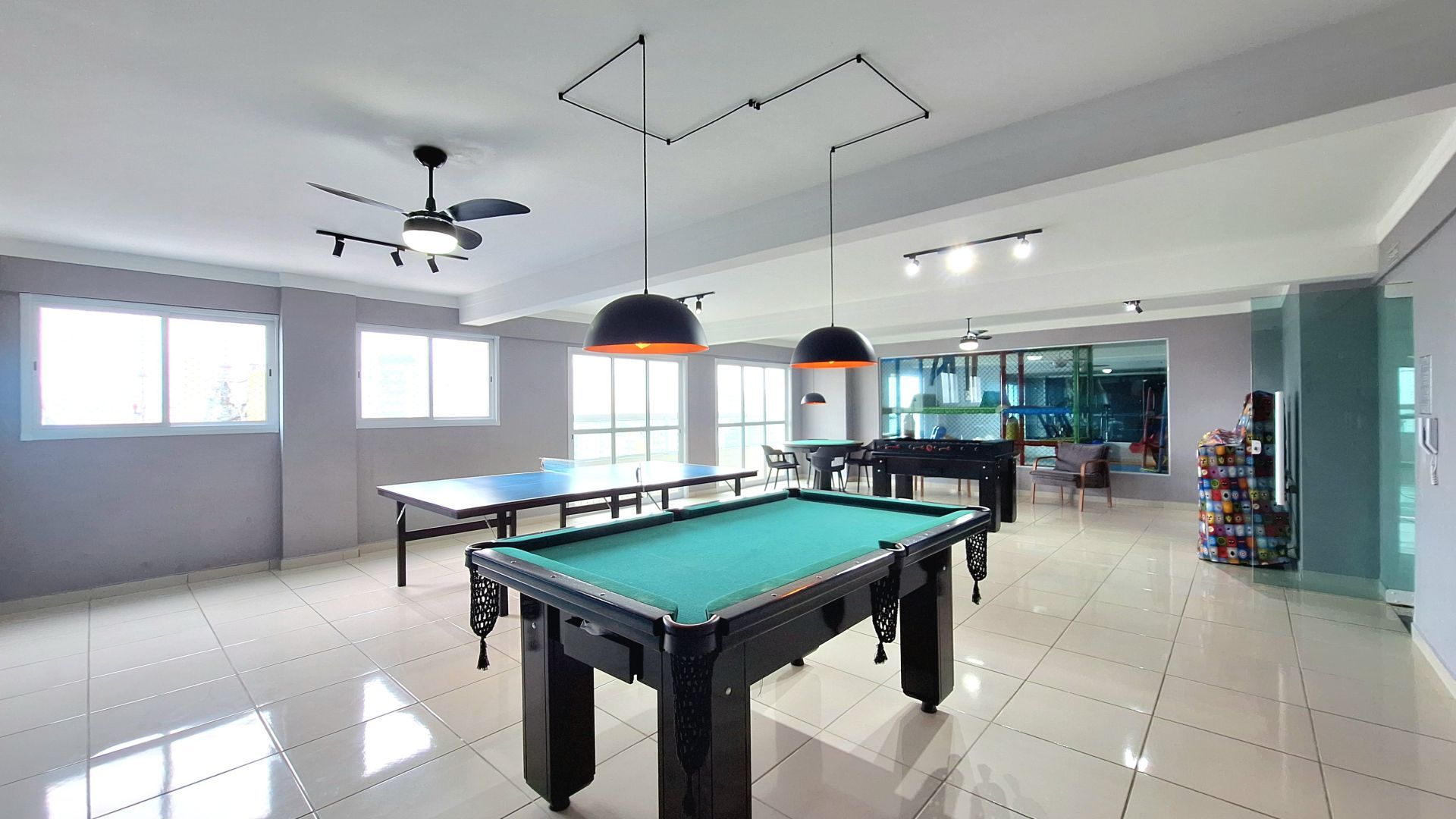 Apartamento 2 Dormitórios (1 Suíte) à Venda na Guilhermina – 2 Vagas – 350m da Praia – Praia Grande