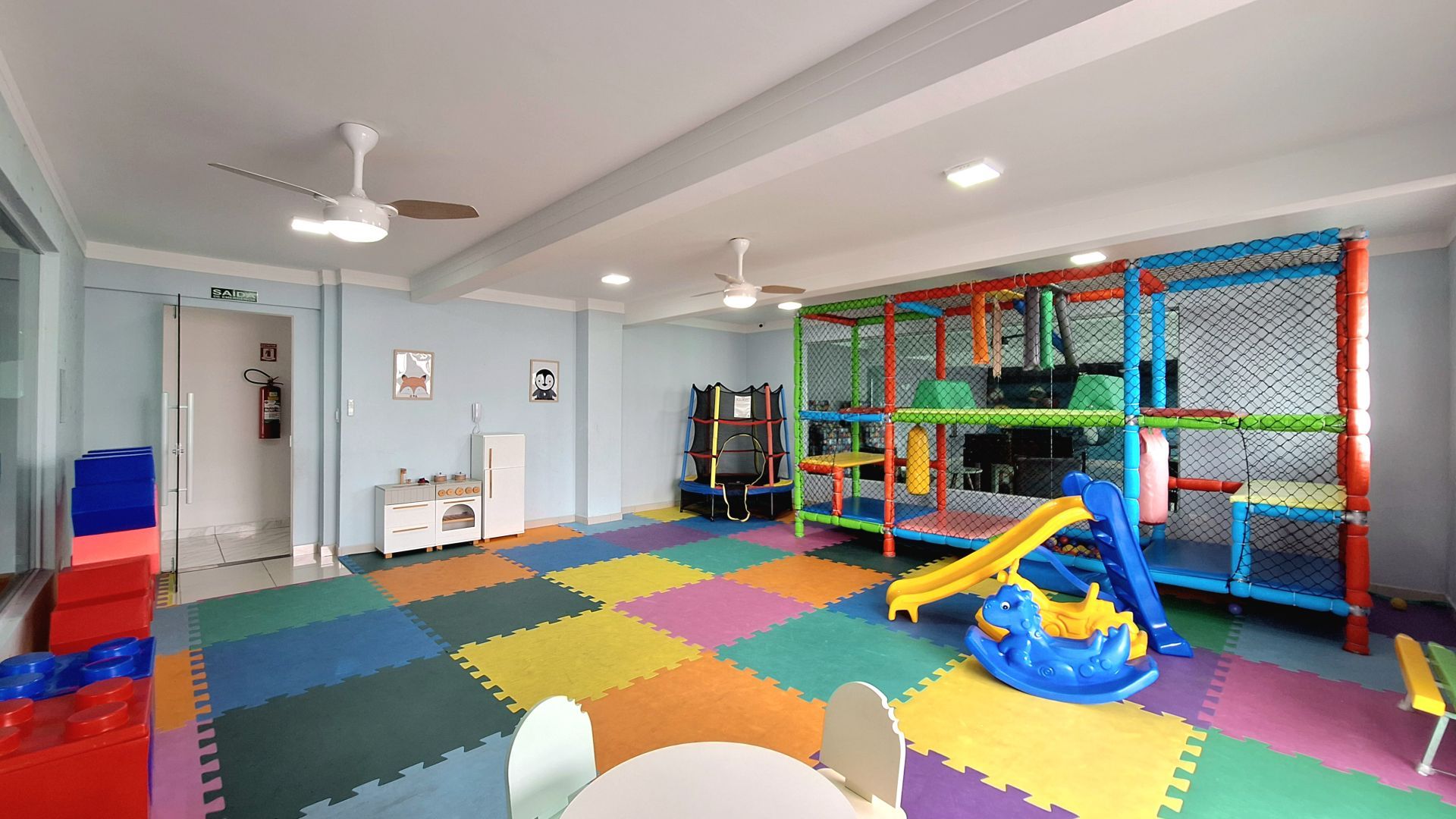 Apartamento 2 Dormitórios (1 Suíte) à Venda na Guilhermina – 2 Vagas – 350m da Praia – Praia Grande