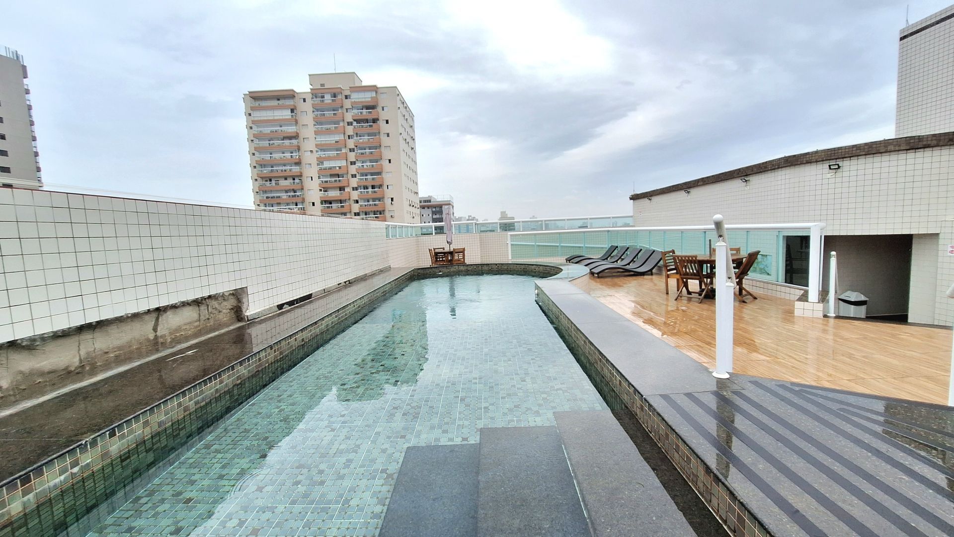 Apartamento 2 Dormitórios (1 Suíte) à Venda na Guilhermina – 2 Vagas – 350m da Praia – Praia Grande