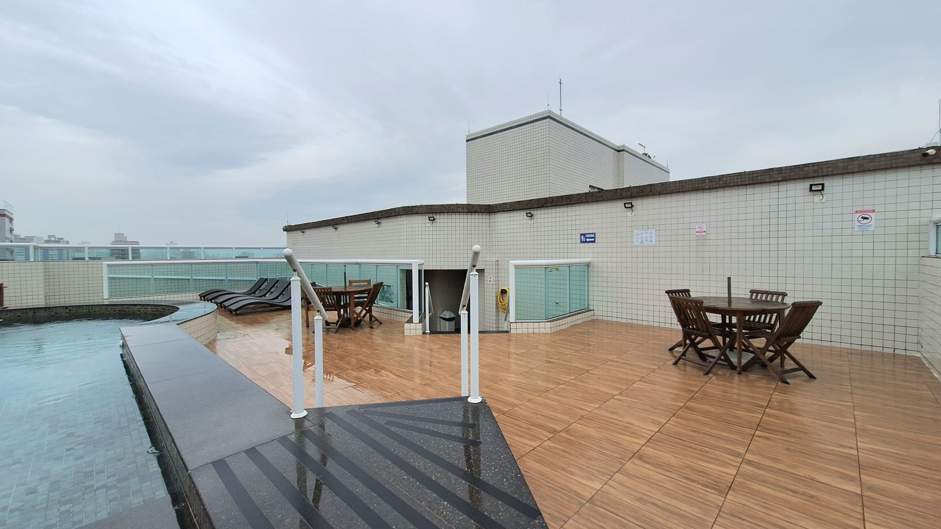 Apartamento 2 Dormitórios (1 Suíte) à Venda na Guilhermina – 2 Vagas – 350m da Praia – Praia Grande