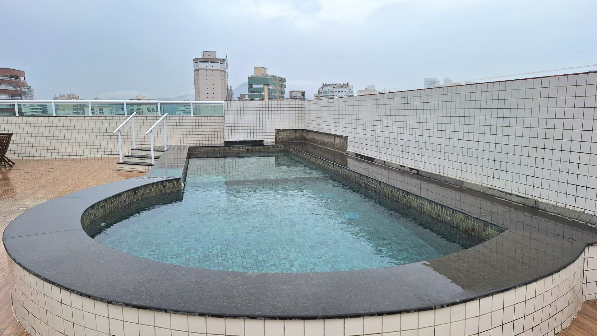 Apartamento 2 Dormitórios (1 Suíte) à Venda na Guilhermina – 2 Vagas – 350m da Praia – Praia Grande