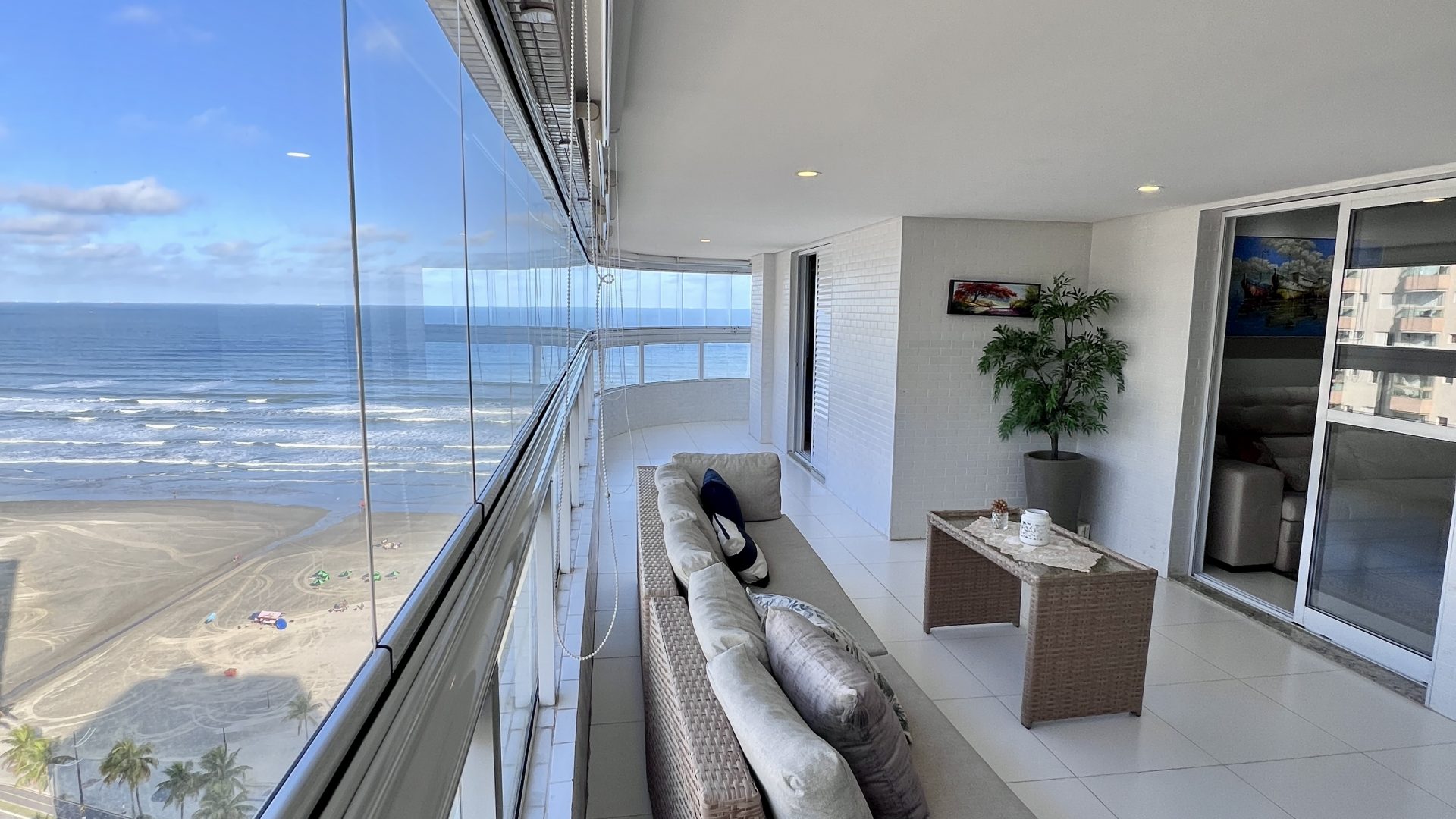 Apartamento 03 Dormitorios 03 Suites 02 Vagas, 142m2 – Bairro Aviação