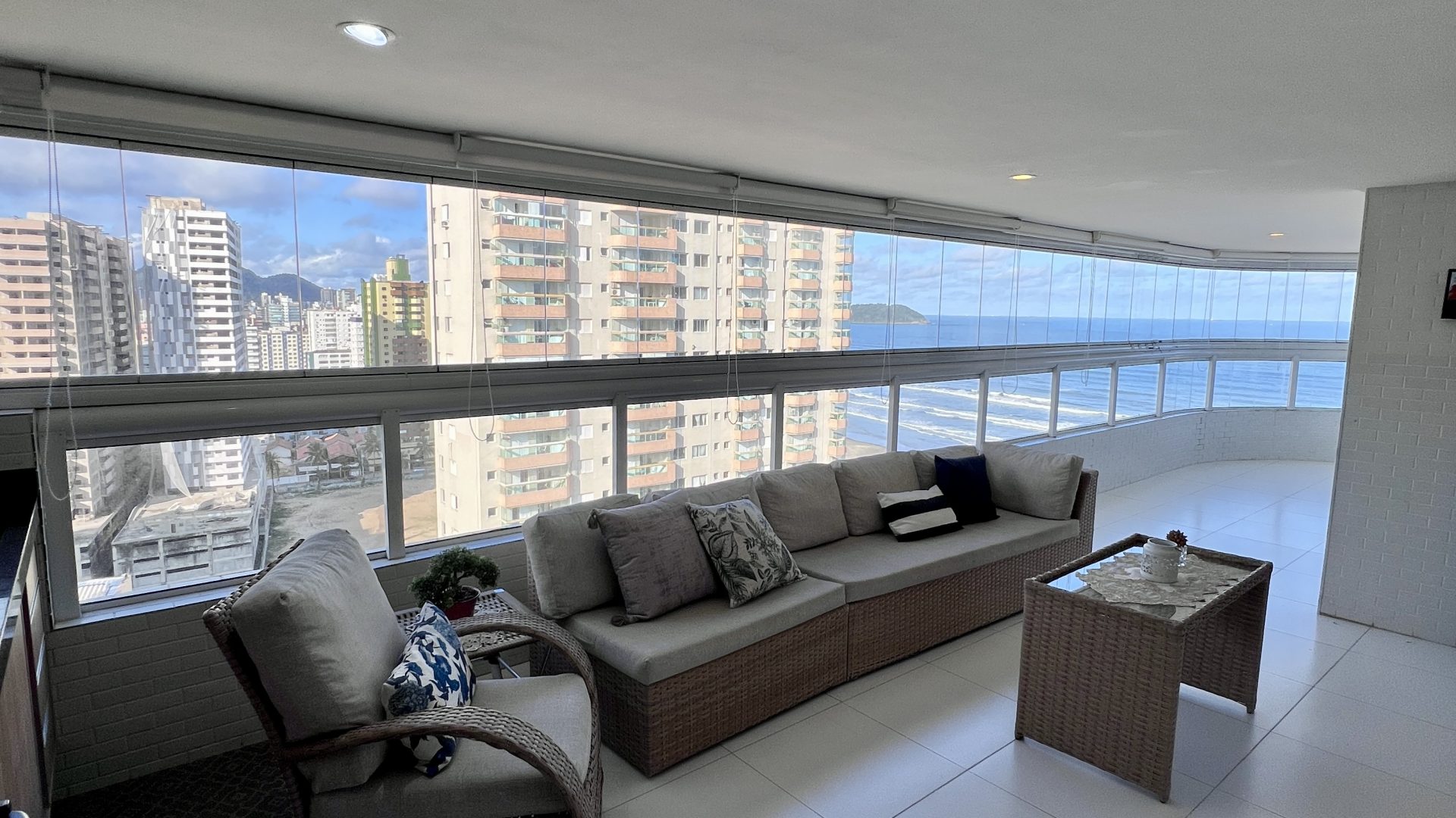 Apartamento 03 Dormitorios 03 Suites 02 Vagas, 142m2 – Bairro Aviação
