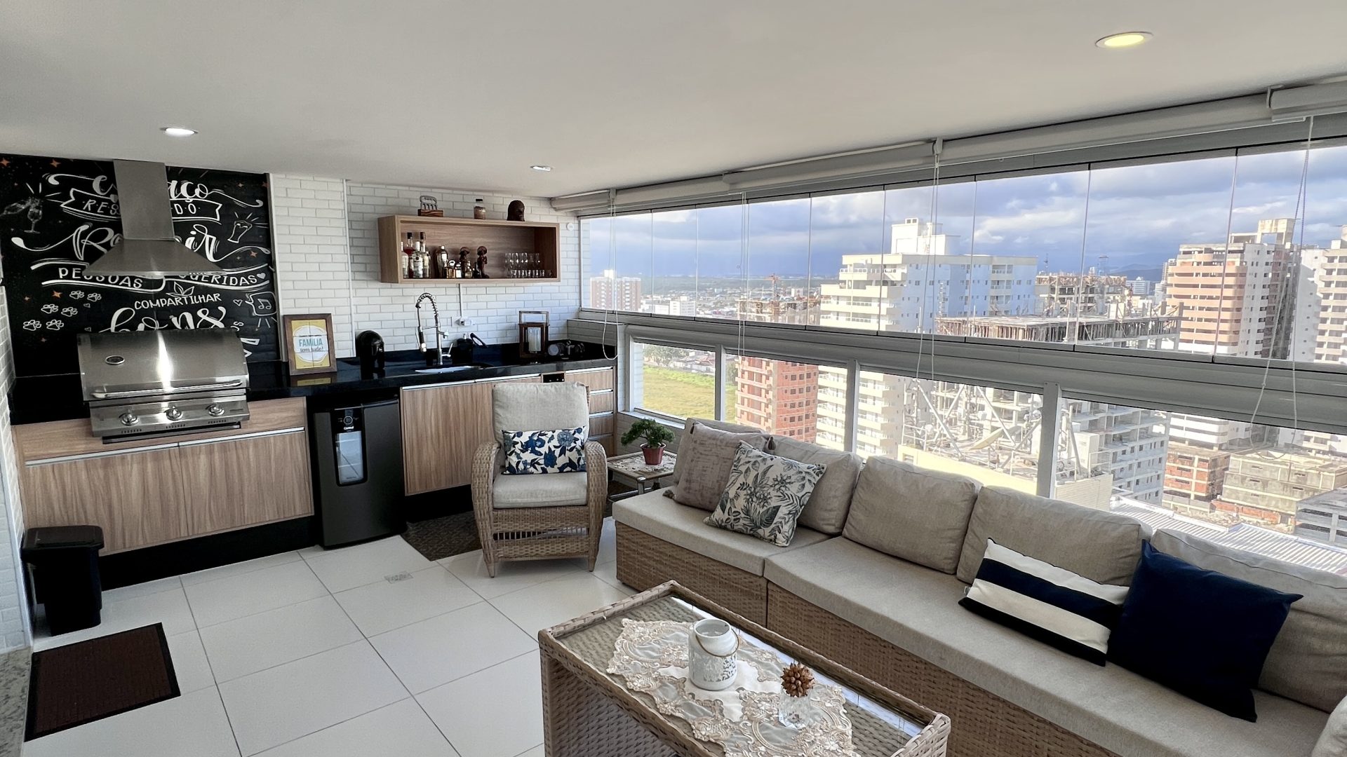 Apartamento 03 Dormitorios 03 Suites 02 Vagas, 142m2 – Bairro Aviação
