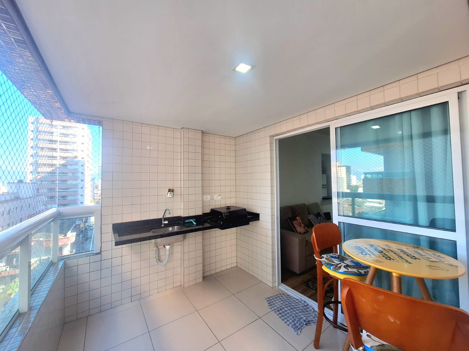 Apartamento 2 Dormitórios (1 Suíte) à Venda na Guilhermina – 2 Vagas – 350m da Praia – Praia Grande