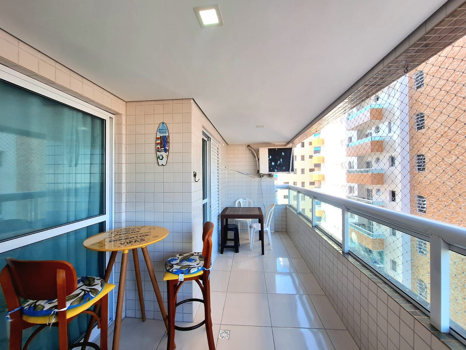 Apartamento 2 Dormitórios (1 Suíte) à Venda na Guilhermina – 2 Vagas – 350m da Praia – Praia Grande