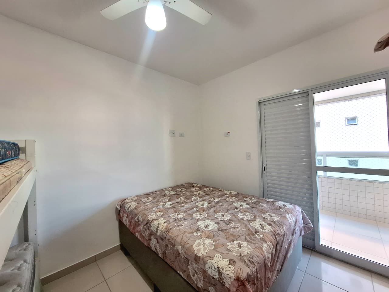 Apartamento 2 Dormitórios (1 Suíte) à Venda na Guilhermina – 2 Vagas – 350m da Praia – Praia Grande