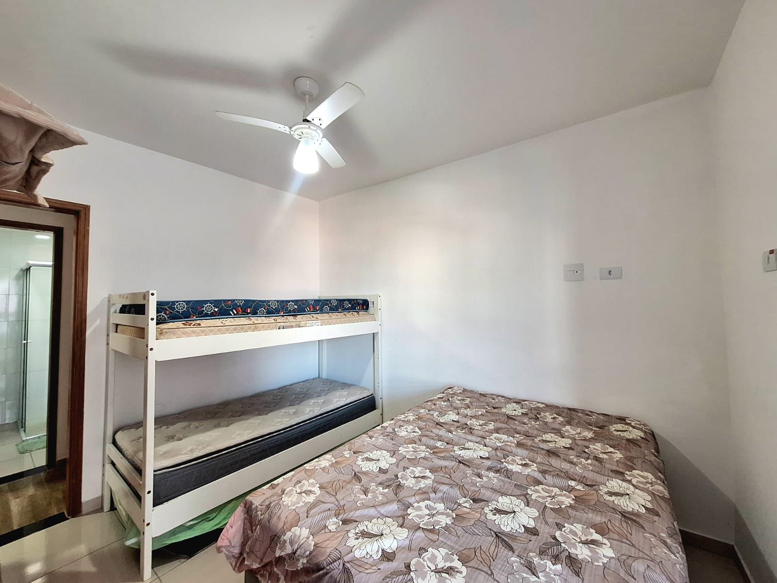 Apartamento 2 Dormitórios (1 Suíte) à Venda na Guilhermina – 2 Vagas – 350m da Praia – Praia Grande