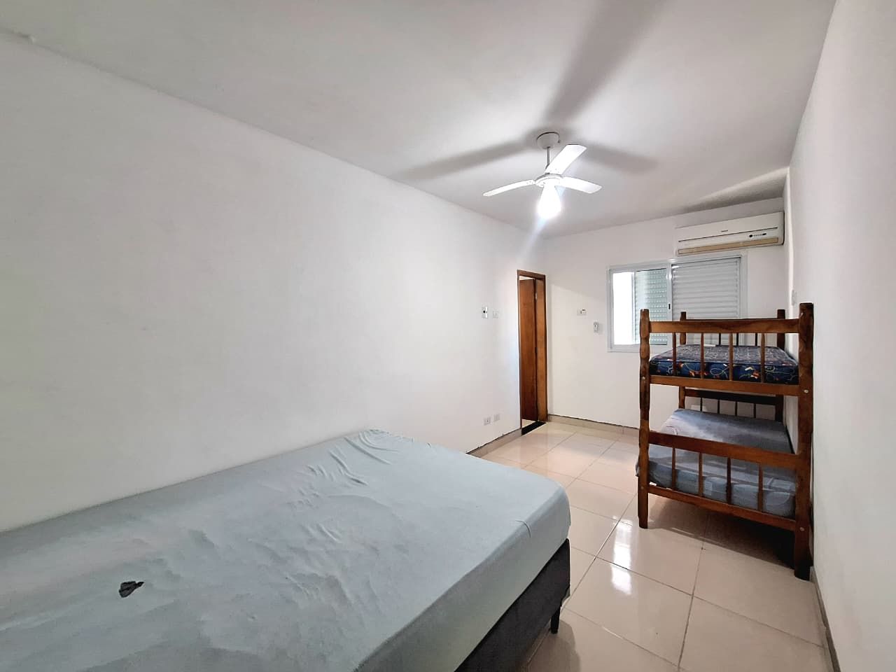 Apartamento 2 Dormitórios (1 Suíte) à Venda na Guilhermina – 2 Vagas – 350m da Praia – Praia Grande
