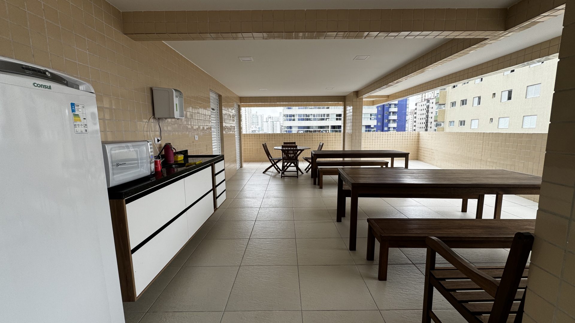 APARTAMENTO A 200M DA PRAIA COM 2 SUÍTES, 2 VAGAS E LAZER COMPLETO – ACEITA PERMUTA E VEÍCULO