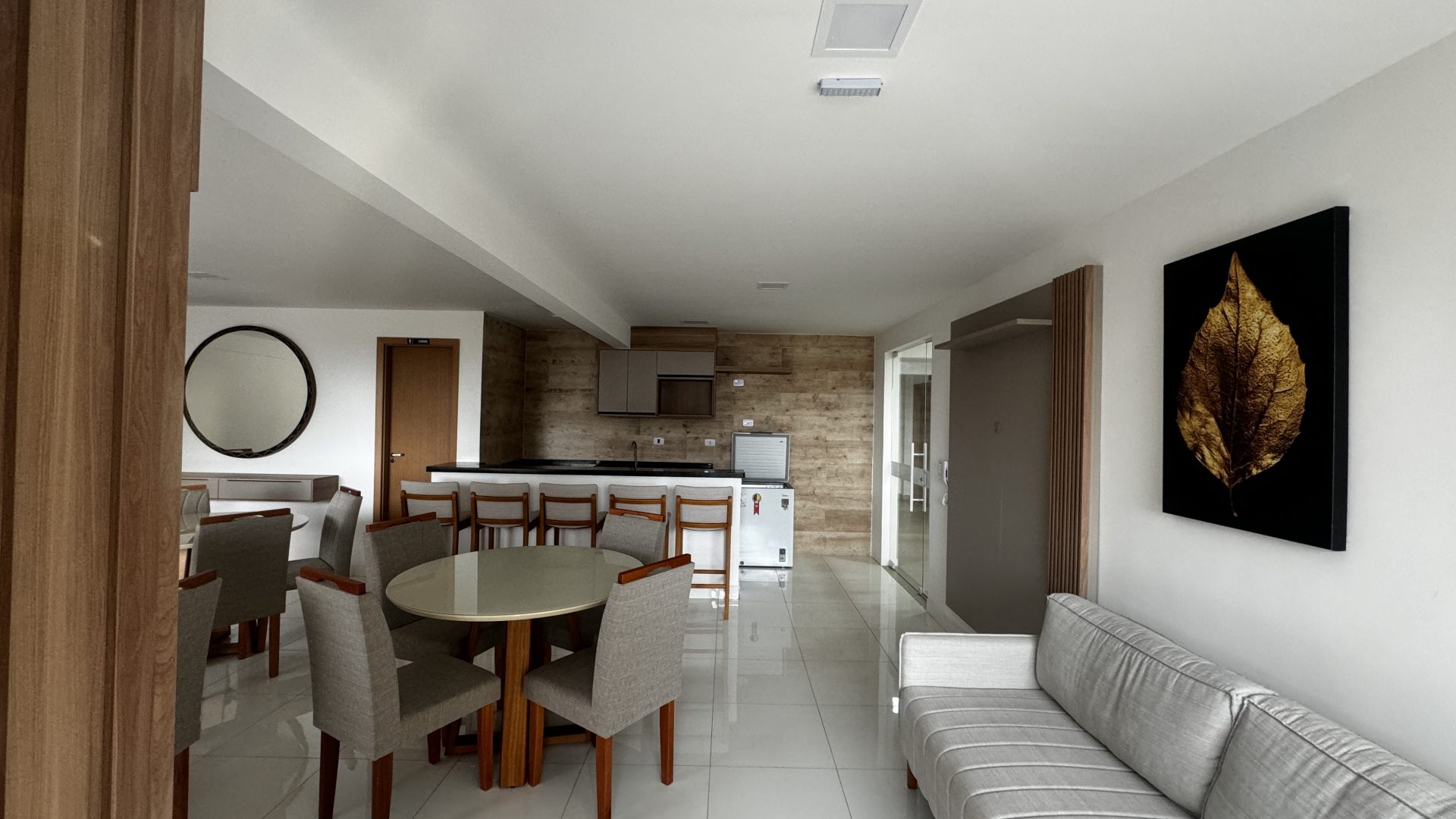 APARTAMENTO A 200M DA PRAIA COM 2 SUÍTES, 2 VAGAS E LAZER COMPLETO – ACEITA PERMUTA E VEÍCULO