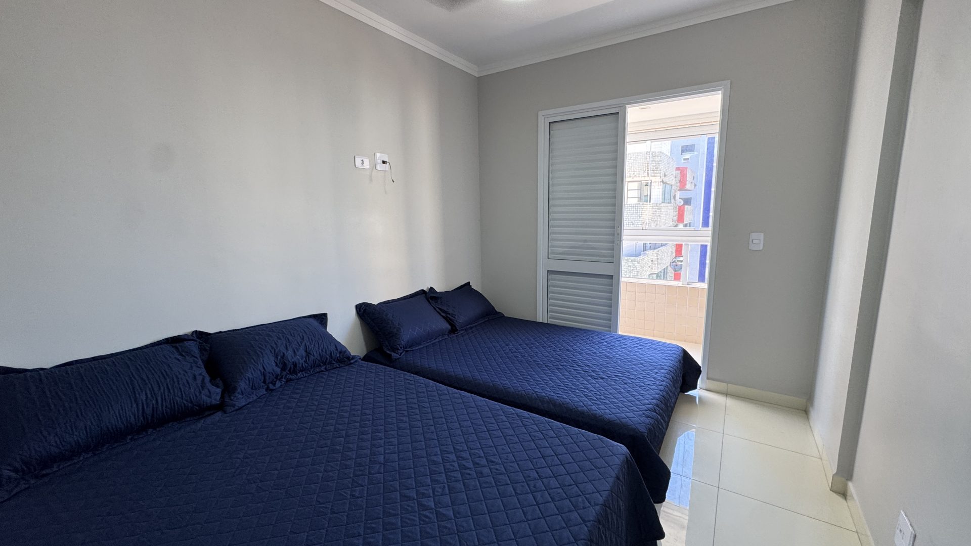 APARTAMENTO A 200M DA PRAIA COM 2 SUÍTES, 2 VAGAS E LAZER COMPLETO – ACEITA PERMUTA E VEÍCULO