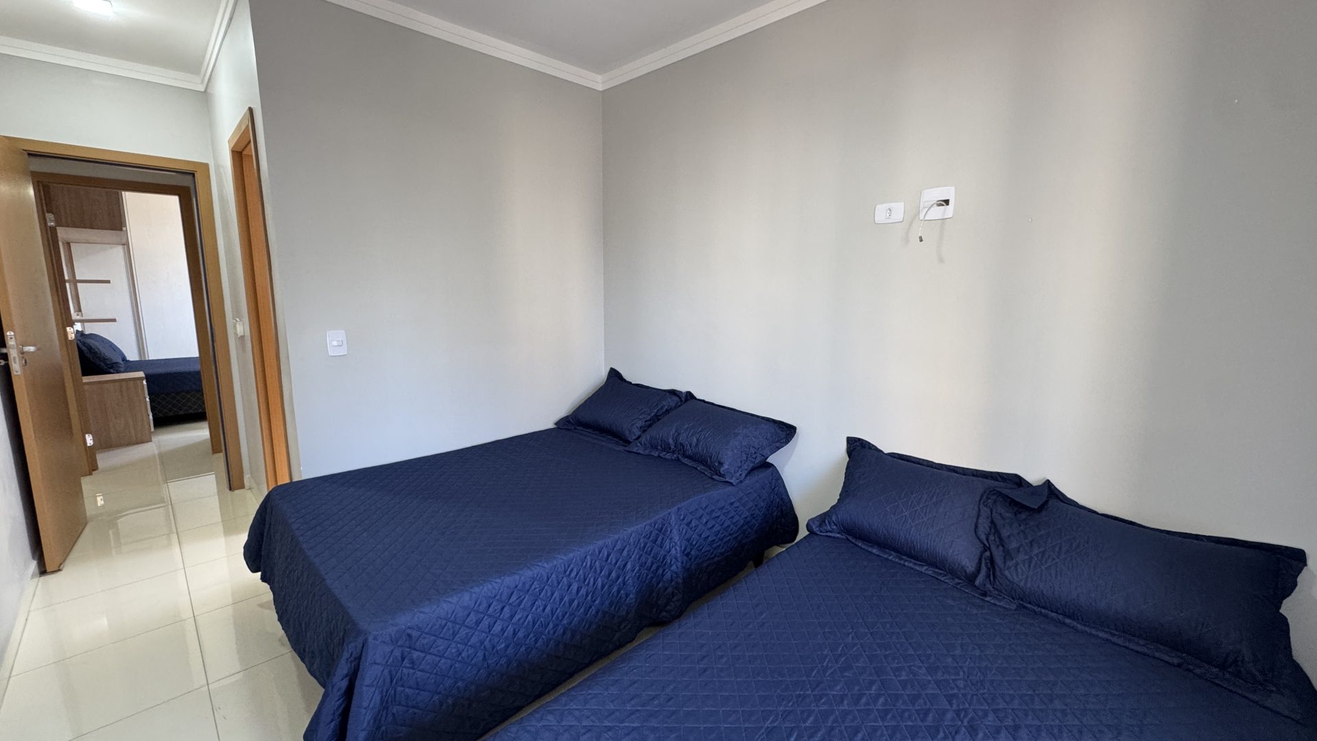 APARTAMENTO A 200M DA PRAIA COM 2 SUÍTES, 2 VAGAS E LAZER COMPLETO – ACEITA PERMUTA E VEÍCULO